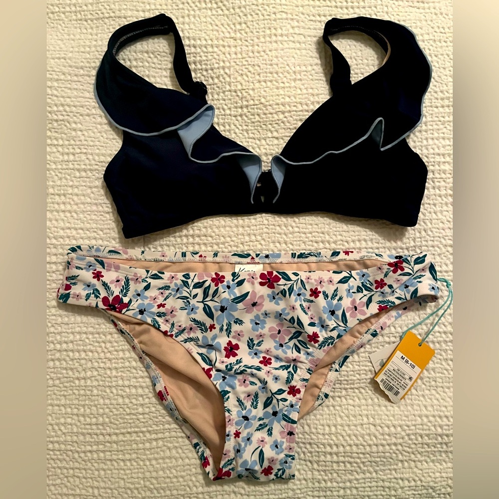 Kona Sol NWT bikini with ruffled top. S/M